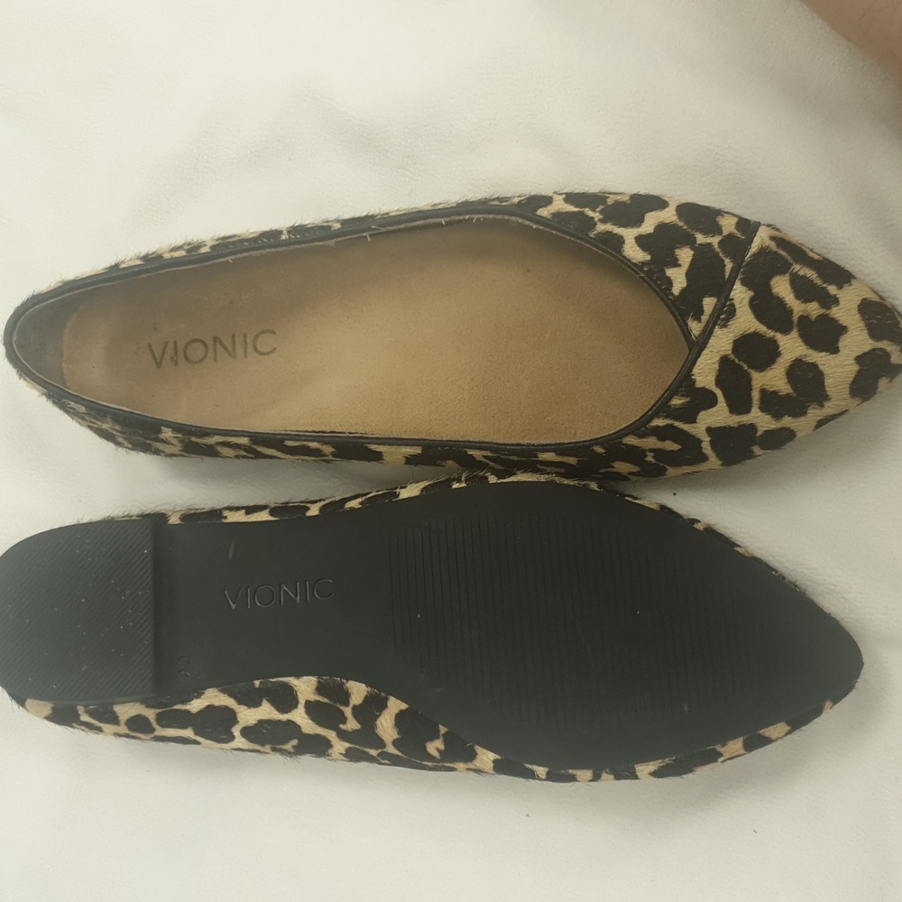 Vionic Animal Print Flats - Picture 6 of 10